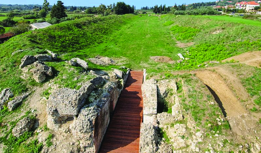 4 mnimeia stadia